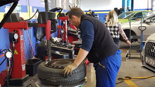 Zadrani pohrlili na izmjenu ljetnih sa zimskim gumama Zadrani pohrlili na izmjenu ljetnih sa zimskim gumama