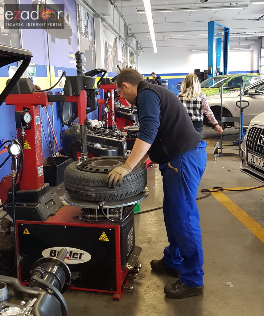 Zadrani pohrlili na izmjenu ljetnih sa zimskim gumama Zadrani pohrlili na izmjenu ljetnih sa zimskim gumama