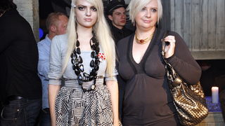 Zagreb, 220309.
Proslava 300-te epizode Red carpet-a, showbiz emisije Nove Tv, odrzana je u klubu Gallery na Jarunu.
Na slici: Ella i Danijela Dvornik.
Foto: Neja Markicevic / Cropix