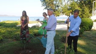 Gradonačelnik Dukić i župan Longin posadili smokvu kod Morskih orgulja