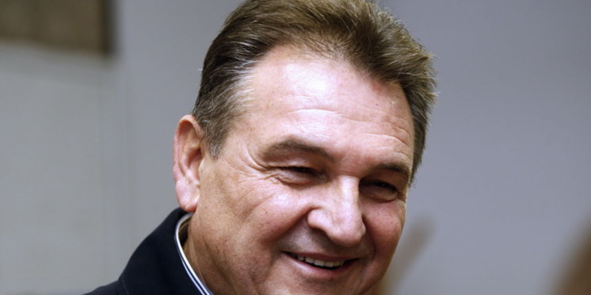 Varazdin, 220112.
Referendum o pristupanju Republike Hrvatske u Europsku Uniju.
Na slici: prvi potpredsjednik Vlade Radimir Cacic glasao je na glasackom mjestu br. 4 nakon cega je dao izjavu za medije
Foto: Zeljko Hajdinjak / CROPIX Varazdin, 220112.
Referendum o pristupanju Republike Hrvatske u Europsku Uniju.
Na slici: prvi potpredsjednik Vlade Radimir Cacic glasao je na glasackom mjestu br. 4 nakon cega je dao izjavu za medije
Foto: Zeljko Hajdinjak / CROPIX