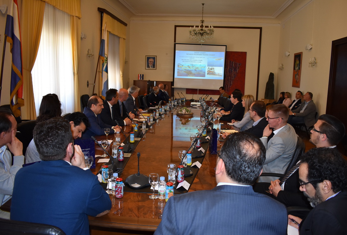 Predstavnici dvadesetak stranih veleposlanstva u posjetu Zadarskoj županiji Predstavnici dvadesetak stranih veleposlanstva u posjetu Zadarskoj županiji