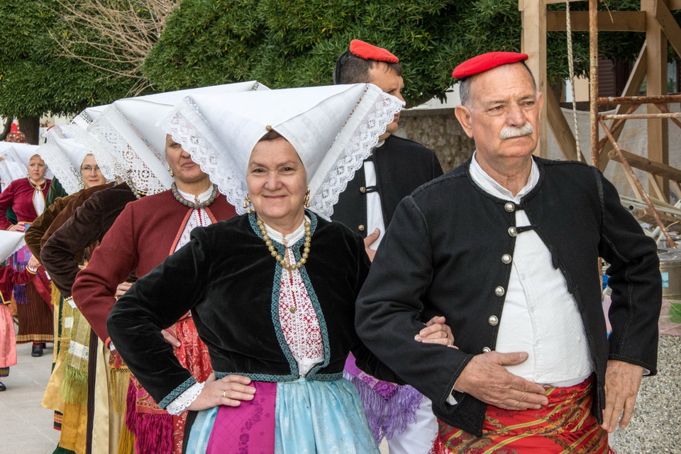 Paški zimski karneval 2017.- Maškarane skupine u karnevalskoj povorci Paški zimski karneval 2017.- Maškarane skupine u karnevalskoj povorci
