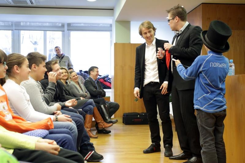 Luki Modriću u dječjoj bolnici u Klaićevoj uručena nagrada nogometaša godine, Photo: Petar Glebov/PIXSELL Luki Modriću u dječjoj bolnici u Klaićevoj uručena nagrada nogometaša godine, Photo: Petar Glebov/PIXSELL