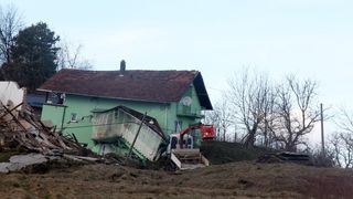 Hrvatska Kostajnica: u odronu stijene potpuno uništeno sedam kuća