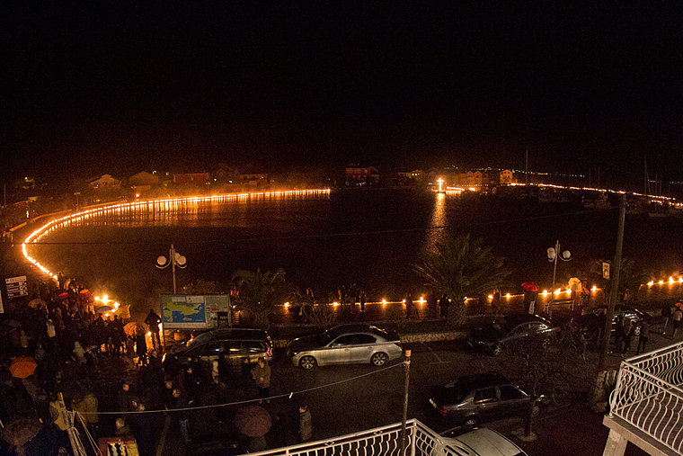 Sinoć je u Bibinjama na jedinstveni način obilježen Velik petak, foto: Leo Banić Sinoć je u Bibinjama na jedinstveni način obilježen Velik petak, foto: Leo Banić