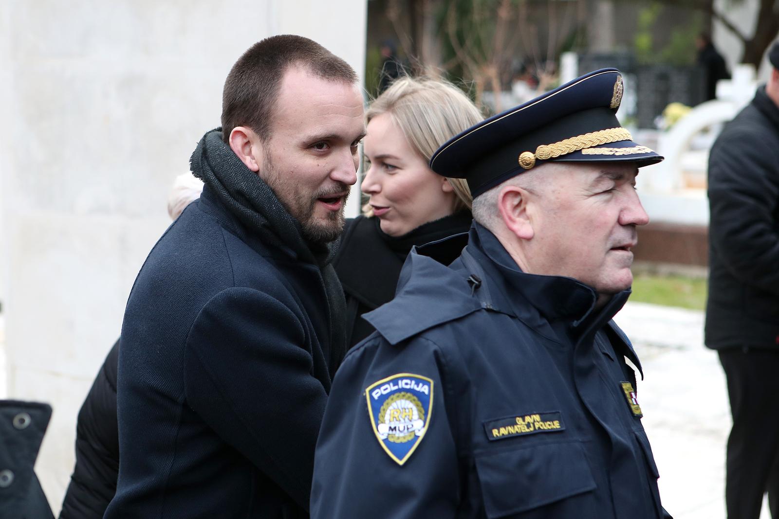 Na Gradskom groblju odana počast poginulim hrvatskim braniteljima povodom 30. obljetnice VRO Maslenica Na Gradskom groblju odana počast poginulim hrvatskim braniteljima povodom 30. obljetnice VRO Maslenica