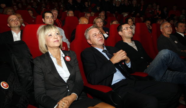 Zadar, 011211. 
Parlamentarni izbori 2011.
Zavrsni skup Kukuriku koalicije za 9. izbornu jedinicu odrzan je veceras u dvorani zadarskog Cinestara. Od istaknutijih govornika bili su Ante Kotromanovic, Ranko Ostojic i Ingrid Anticevic Marinovic.
Foto: Jure