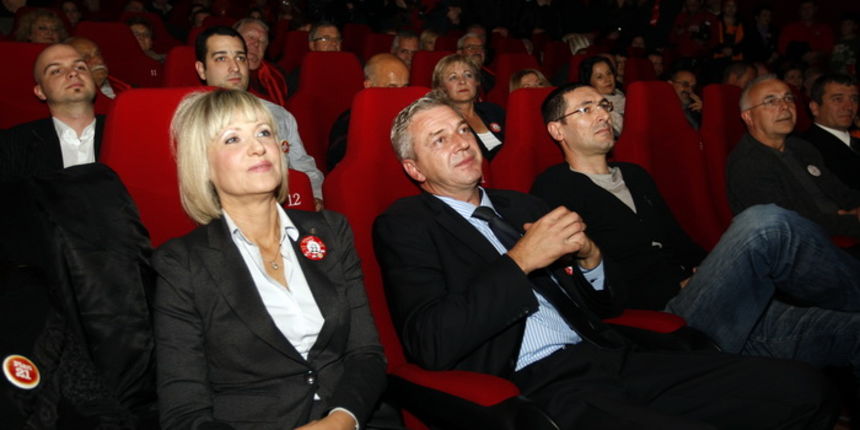 Zadar, 011211. 
Parlamentarni izbori 2011.
Zavrsni skup Kukuriku koalicije za 9. izbornu jedinicu odrzan je veceras u dvorani zadarskog Cinestara. Od istaknutijih govornika bili su Ante Kotromanovic, Ranko Ostojic i Ingrid Anticevic Marinovic.
Foto: Jure