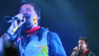 Zagreb, 220410.
U sklopu velike turneje Toleranca tour 2010 i povodom izlaska novog albuma naziva “Toleranca” Zlatan Stipisic Gibonni veceras je u KC Drazen Petrovic odrzao prvi od 2 predvidjena zagrebacka koncerta.
Na slici: Gibonni.
Foto: Neja Markicevi