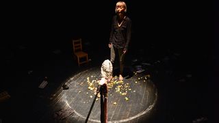 “Ana i Ona” naziv je predstave čijom je premijerom sinoć u zadarskom Kazalištu lutaka započela umjetnička revija pod nazivom “Nosi se Teatro Verrdi”.