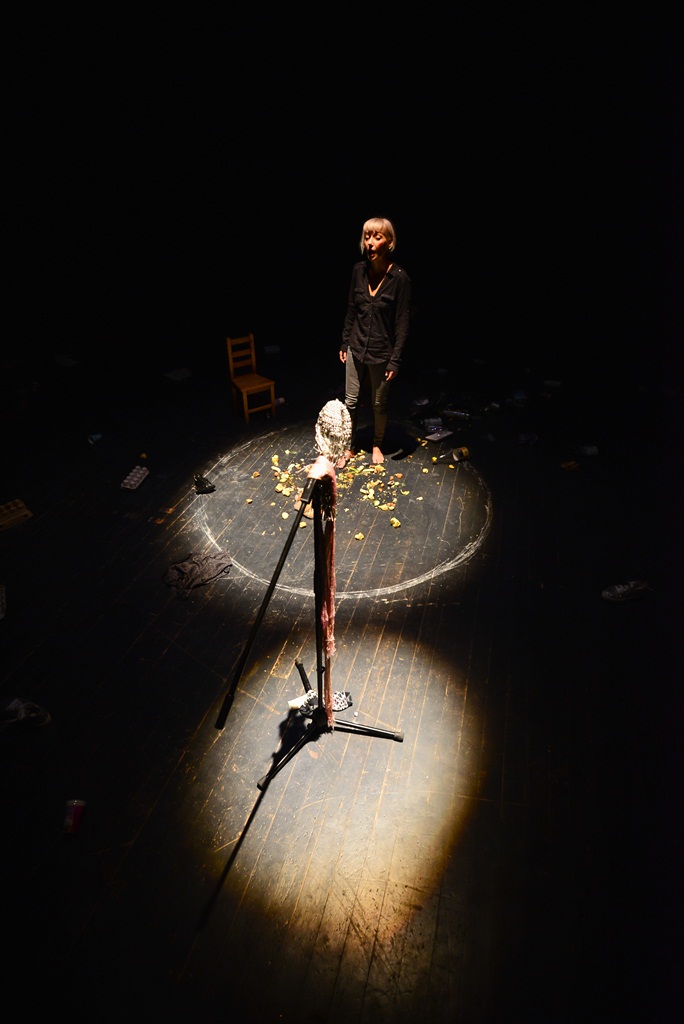 “Ana i Ona” naziv je predstave čijom je premijerom sinoć u zadarskom Kazalištu lutaka započela umjetnička revija pod nazivom “Nosi se Teatro Verrdi”.