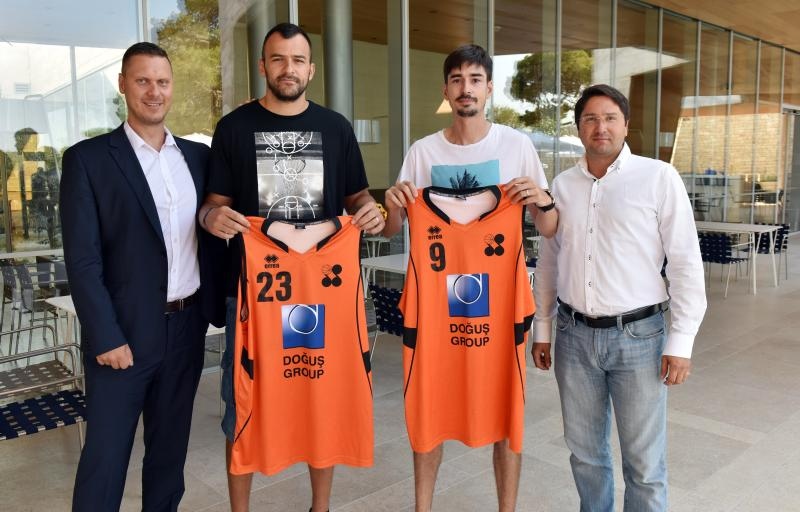 Gradski košarkaški klub Šibenik predstavio Ivu Ivanova i Domagoja Bašića kao pojačanja za naredu sezonu. Photo: Hrvoje Jelavić/PIXSELL Gradski košarkaški klub Šibenik predstavio Ivu Ivanova i Domagoja Bašića kao pojačanja za naredu sezonu. Photo: Hrvoje Jelavić/PIXSELL