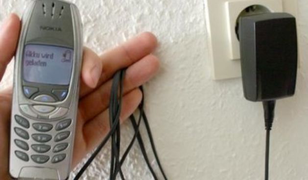 Provalio u kuću pa ostavio mobitel na punjenju, foto: dalje.com