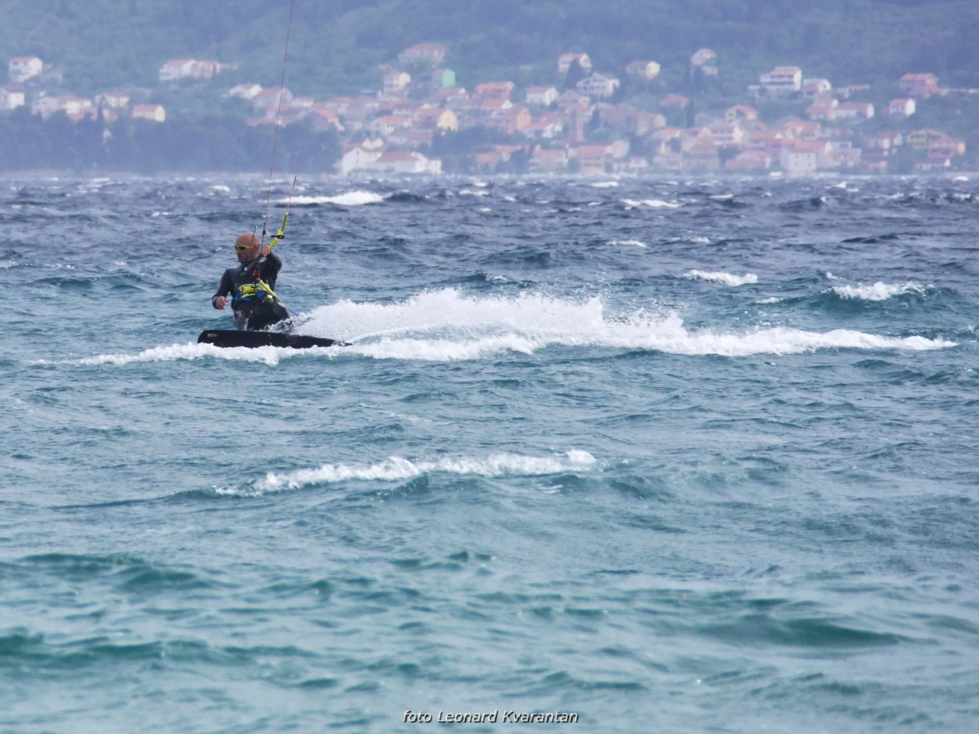Na krilima juga: surferi i kiteri uživaju na Vitrenjaku