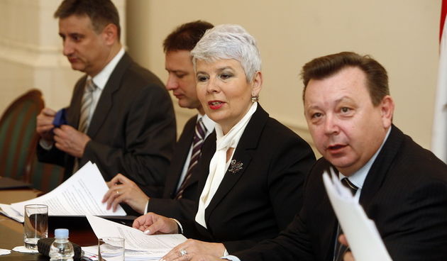 Zagreb, 210311.
Banski dvori.
U Hrvatskoj Vladi Premjerka Jadranka Kosor odrzala je radni sastanak sa svojim ministrima i drzavnim odvjetnikom Mladenom Bajicem oko zavrsetka zatvaranja poglavlja 23 – Pravosudja i temeljnih prava..
Na fotografiji: Tomislav