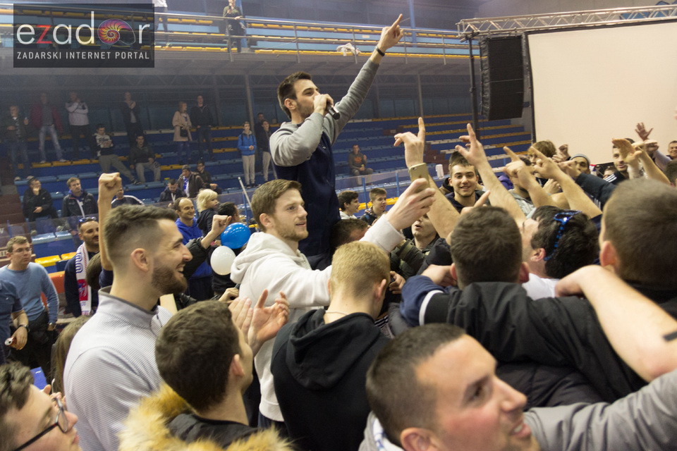 Humanitarno gledanje utakmice Zadar-Cibona (85-84) u Jazinama Humanitarno gledanje utakmice Zadar-Cibona (85-84) u Jazinama