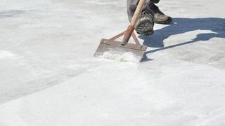 Nin – Povijesni gradic Nin pokraj Zadra za svoju prepoznatljivost ima nadaleko poznatu i najstariju hrvatsku solanu. Pod geslom “Prica o soli…” i dan danas se sol proizvodi na tradicionalan nacin. Photo: Damir Spehar/PIXSELL Nin – Povijesni gradic Nin pokraj Zadra za svoju prepoznatljivost ima nadaleko poznatu i najstariju hrvatsku solanu. Pod geslom “Prica o soli…” i dan danas se sol proizvodi na tradicionalan nacin. Photo: Damir Spehar/PIXSELL