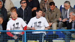 Zadar, 230411.
Nogomet, 26. kolo prve hrvatske nogometne lige : Zadar – Inter. Stadion na stanovima.
Na fotografiji : Reno Sinovcic sa majicom podrske generalima Gotovini i Markacu.
Foto : Andrija Lucic / CROPIX Zadar, 230411.
Nogomet, 26. kolo prve hrvatske nogometne lige : Zadar – Inter. Stadion na stanovima.
Na fotografiji : Reno Sinovcic sa majicom podrske generalima Gotovini i Markacu.
Foto : Andrija Lucic / CROPIX