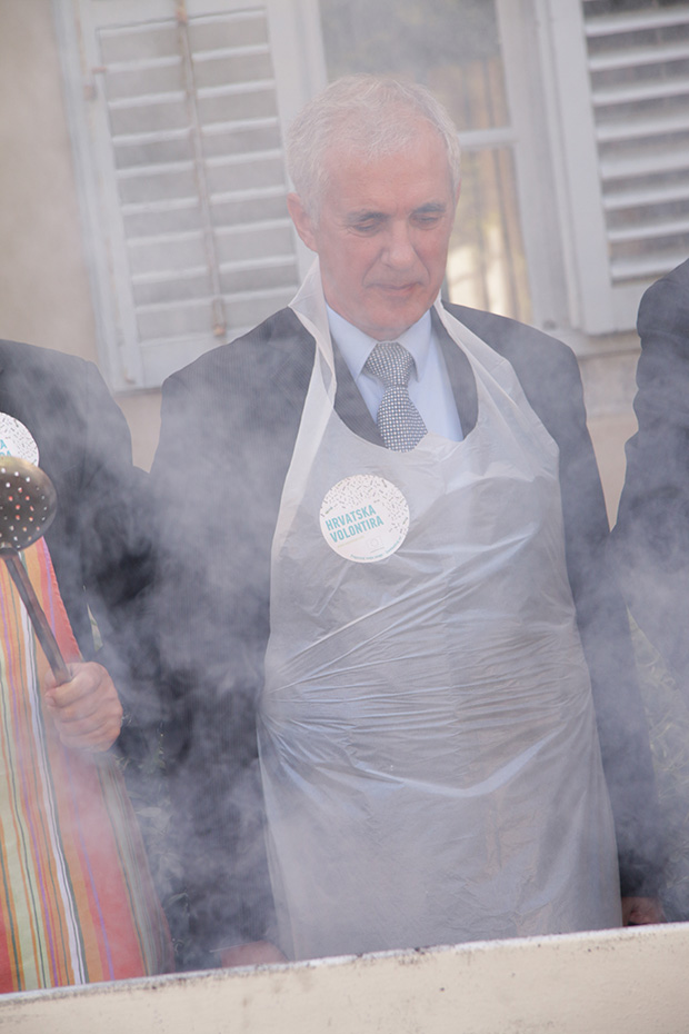 “Hrvatska volontira”: Roštiljada u Domu sv. Frane