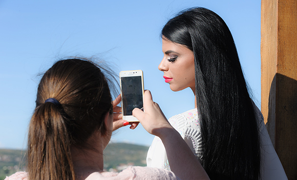 Anita Maričić u promociji modnih kreacija na Vranskom Jezeru (foto: Ivan Toman)