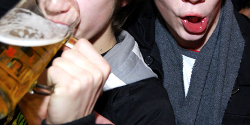 djeca piju alkohol djeca piju alkohol