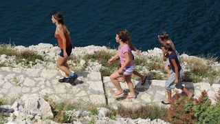 Maslenicki most, Zadar, 010712.
Doris Pincic, zvijezda Larinog izbora, svojim skokom je otvorila sezonu bungee skokova sa Maslenickog mosta. Svake godine sezona skokova se otvara skokovima poznatih osoba i novinara.
Na fotografiji: Doris Pincic nakon skok