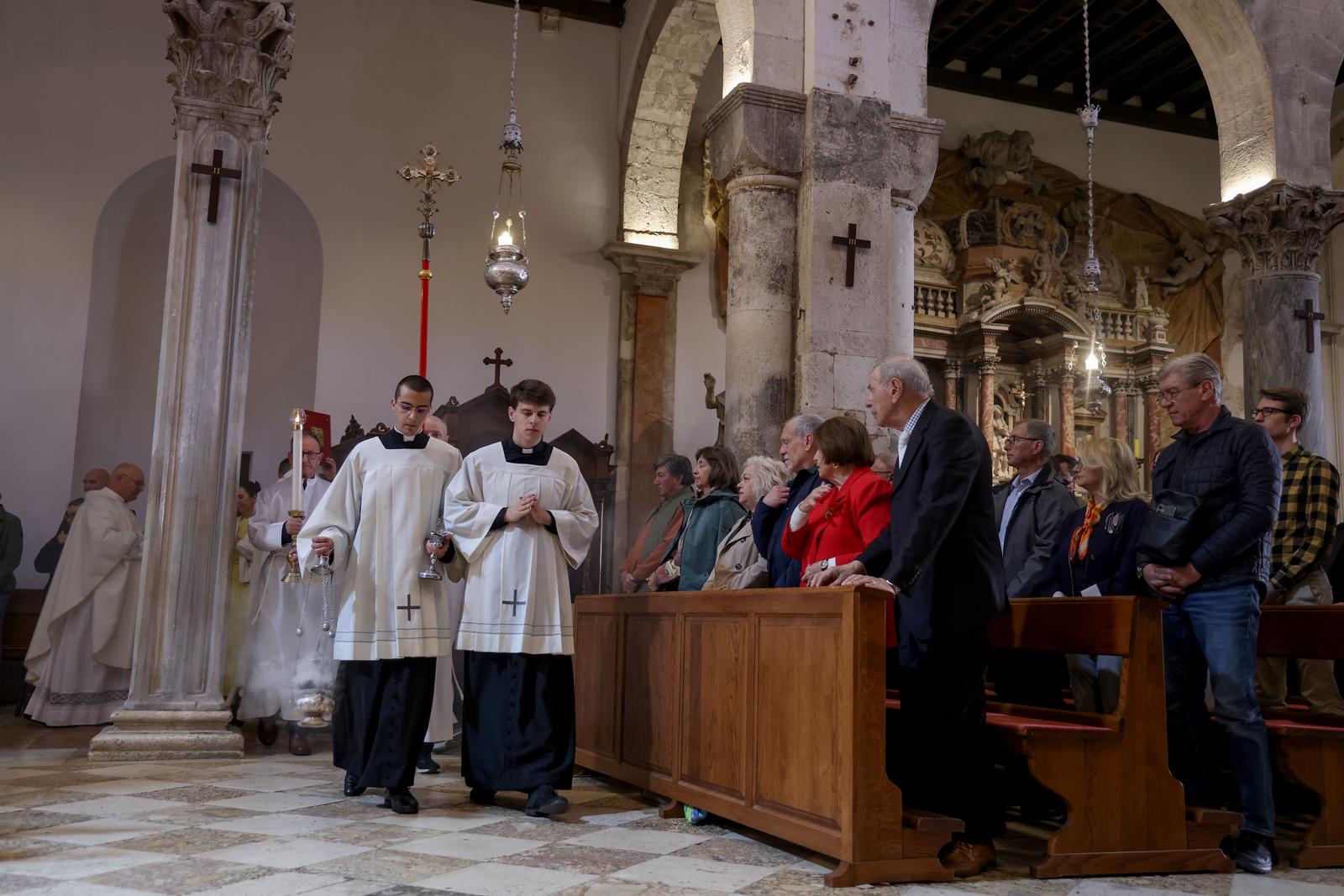 Uskršnja misa, katedrala Svete Stošije Uskršnja misa, katedrala Svete Stošije