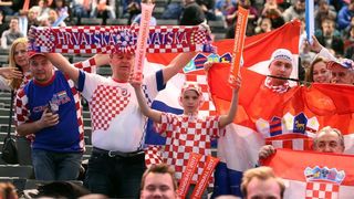 Hrvatski navijači u Parizu na utakmici Slovenija – Hrvatska za 3. mjesto na Svjetskom prvenstvu