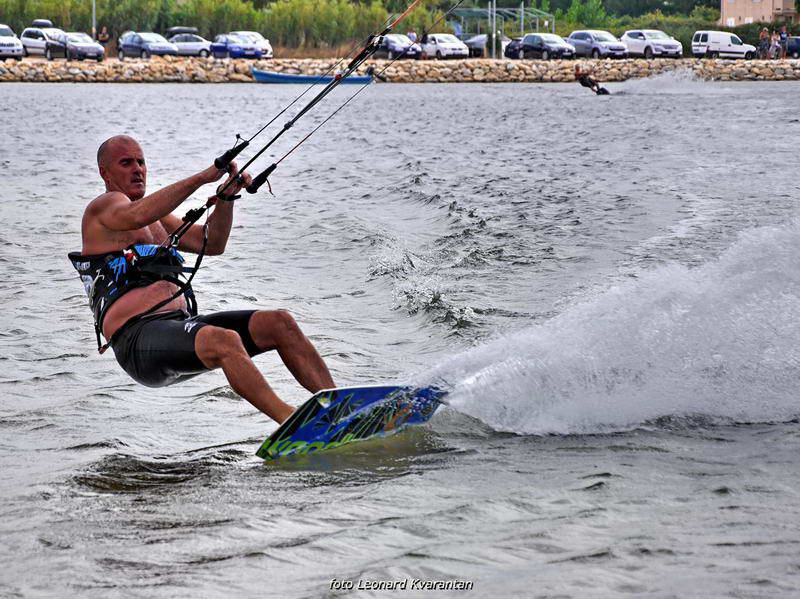 Kite surferi guštaju u Ninu