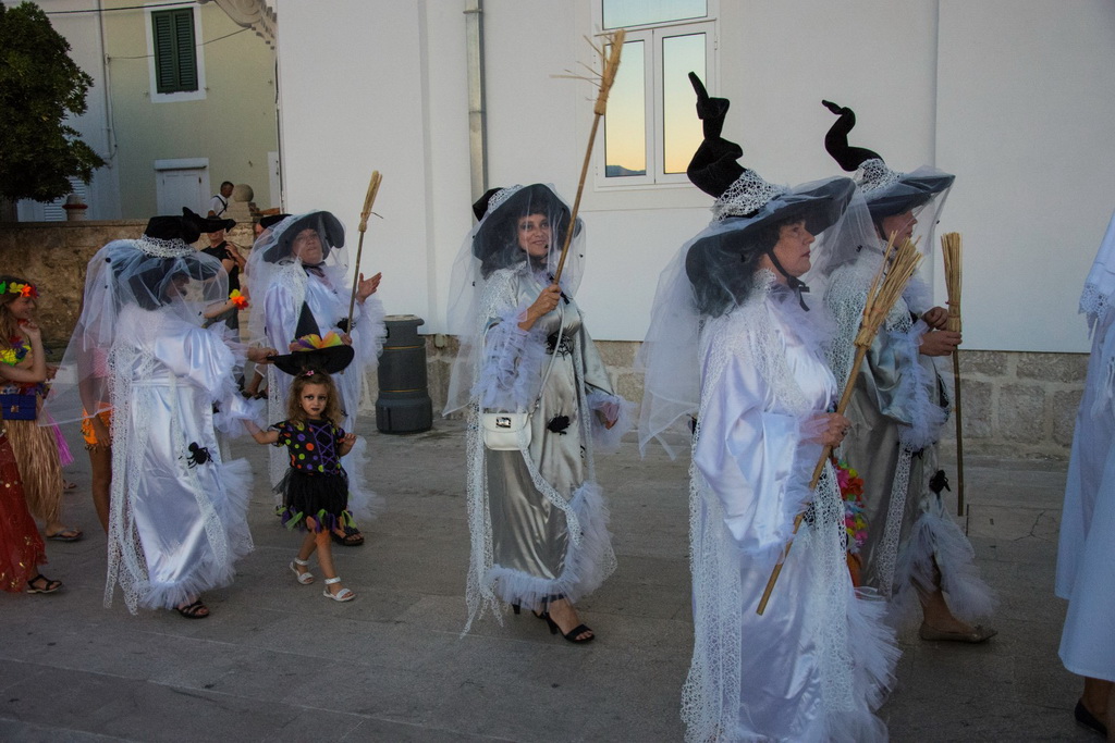 Paški ljetni karneval 2017 – maškarana povorka