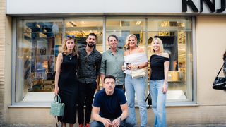 Mak Vejzović otvorio vrata očevog ateljea kroz izložbu “Atelijer” Mak Vejzović otvorio vrata očevog ateljea kroz izložbu “Atelijer”