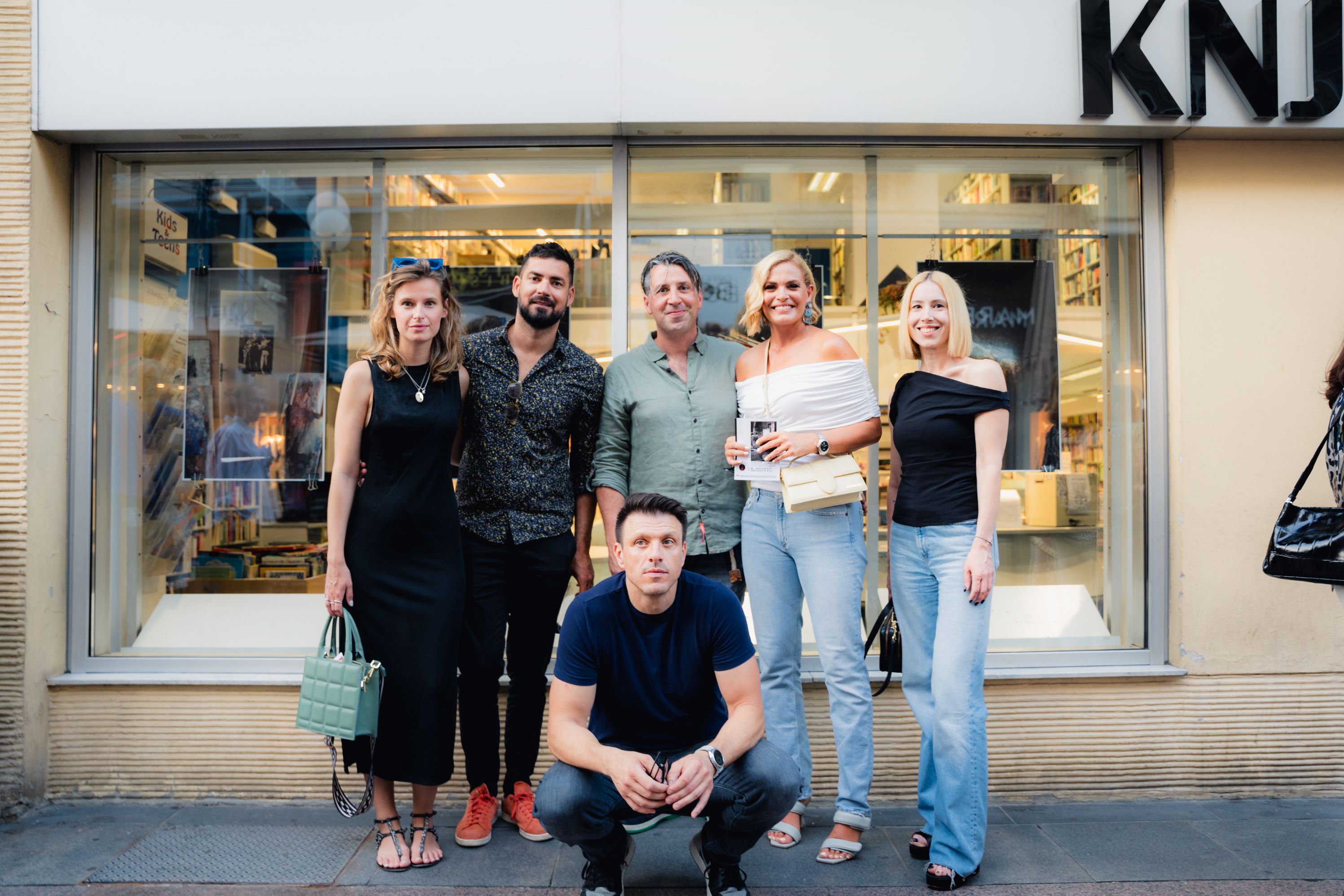 Mak Vejzović otvorio vrata očevog ateljea kroz izložbu “Atelijer” Mak Vejzović otvorio vrata očevog ateljea kroz izložbu “Atelijer”