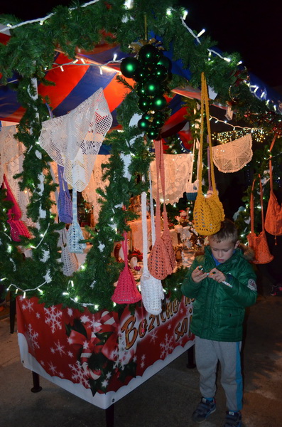 Advent na Viru: Sveta Luce razveselila virske mališane, upaljena treća adventska svijeća Advent na Viru: Sveta Luce razveselila virske mališane, upaljena treća adventska svijeća