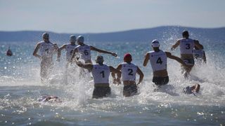 Na plaži u Zatonu kod Zadra održan je tečaj Hrvatskog crvenog križa za  djevojke i mladiće kako bi dobili licencu za spasioce na plažama Zadarske županije. Photo: Filip Brala/PIXSELL