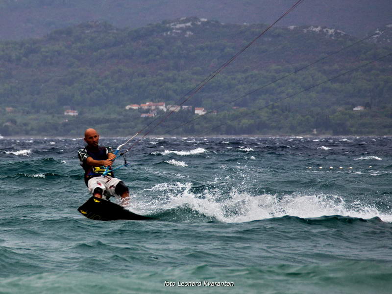 Kiteri i surferi uživali u jakom jugu