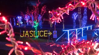 Još raskošnije izdanje: pogledajte kako izgleda Božićna priča obitelji Salaj gdje je ove godine zasjalo rekordnih 2.5 milijuna lampica