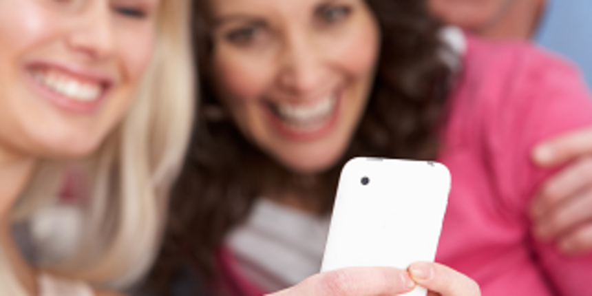 Kolektiva nagradna igra: Osvoji novi iPhone 4 za sebe i još troje prijatelja