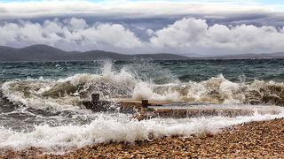 Zapadnjak i plima poplavili ulice