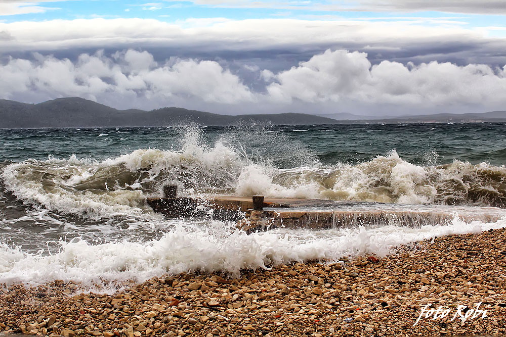 Zapadnjak i plima poplavili ulice