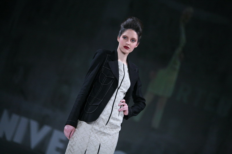 U trgovackom centru West gate sinoc zapoceo modni dogadjaj Nivea Cro A Porter. U trgovackom centru West gate sinoc zapoceo modni dogadjaj Nivea Cro A Porter.