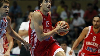 Zadar, 220810
Dvorana Kresimira Cosica.
Trece kolo Svjetskog kupa, kosarkaska utakmica izmedju reprezentacija Hrvatska i Rusija.
Na slici: Igrac Hrvatske Luksa Andric.
Foto: Jure Miskovic / CROPIX Zadar, 220810
Dvorana Kresimira Cosica.
Trece kolo Svjetskog kupa, kosarkaska utakmica izmedju reprezentacija Hrvatska i Rusija.
Na slici: Igrac Hrvatske Luksa Andric.
Foto: Jure Miskovic / CROPIX