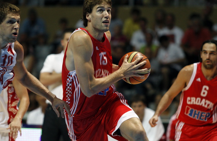 Zadar, 220810
Dvorana Kresimira Cosica.
Trece kolo Svjetskog kupa, kosarkaska utakmica izmedju reprezentacija Hrvatska i Rusija.
Na slici: Igrac Hrvatske Luksa Andric.
Foto: Jure Miskovic / CROPIX Zadar, 220810
Dvorana Kresimira Cosica.
Trece kolo Svjetskog kupa, kosarkaska utakmica izmedju reprezentacija Hrvatska i Rusija.
Na slici: Igrac Hrvatske Luksa Andric.
Foto: Jure Miskovic / CROPIX