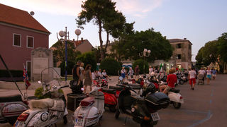 Vespaši zauzeli Biograd, foto: Vinko Pešić