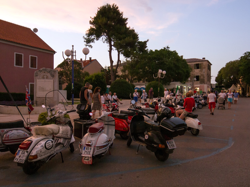 Vespaši zauzeli Biograd, foto: Vinko Pešić