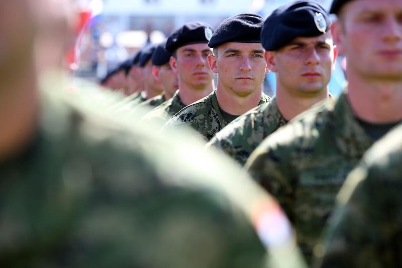 Svečano postrojavanje na stadionu u Kranjčevićevoj u povodu Dana Oružanih snaga Republike Hrvatske. Foto. PIXSELL Svečano postrojavanje na stadionu u Kranjčevićevoj u povodu Dana Oružanih snaga Republike Hrvatske. Foto. PIXSELL