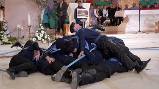 Metkovic, 050410.
Festival zudija, cuvara Kristova groba, u zupi sv. Nikole u Metkovicu.
Jubilarni deseti po redu vodicki festival Zudija Metkovic 2010, ove je godine odrzan u zupi Svetog Nikole na desnoj strani grada Metkovica uz sudjelovanje 24 skupine Metkovic, 050410.
Festival zudija, cuvara Kristova groba, u zupi sv. Nikole u Metkovicu.
Jubilarni deseti po redu vodicki festival Zudija Metkovic 2010, ove je godine odrzan u zupi Svetog Nikole na desnoj strani grada Metkovica uz sudjelovanje 24 skupine