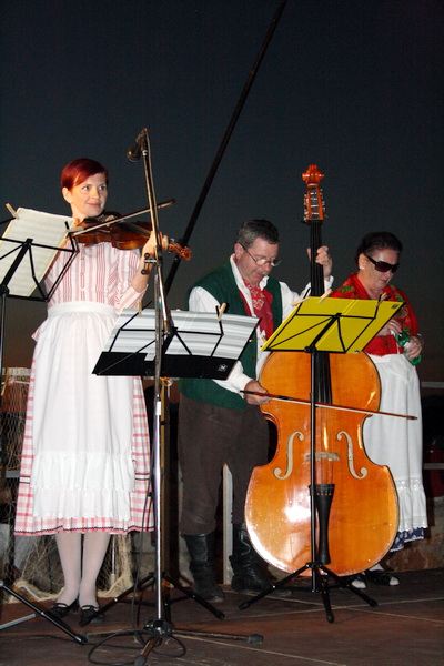 Vecer folklora: KUD Nevijana i ansambl Horenak u Nevidjenima Vecer folklora: KUD Nevijana i ansambl Horenak u Nevidjenima