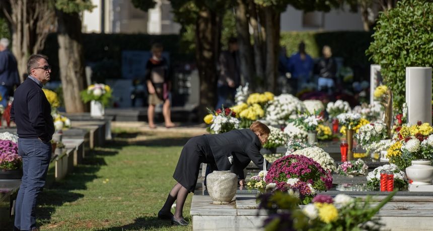 Gradsko groblje u Zadru na blagdan Svih Svetih Gradsko groblje u Zadru na blagdan Svih Svetih