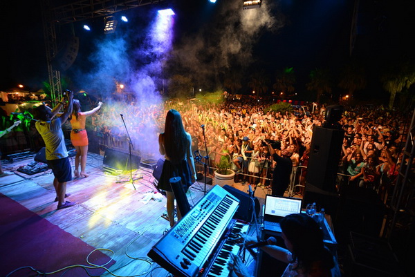 Virska noć 2015. uz koncert Lane Jurčević i Luke Nižetića te valičanstveni vatromet, Foto: Iva Perinčić Virska noć 2015. uz koncert Lane Jurčević i Luke Nižetića te valičanstveni vatromet, Foto: Iva Perinčić